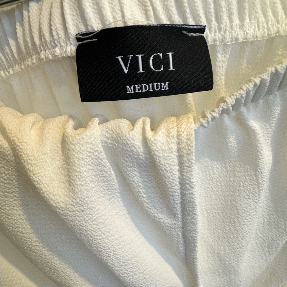NEW VICI white strapless top size M - Picture 3 of 7